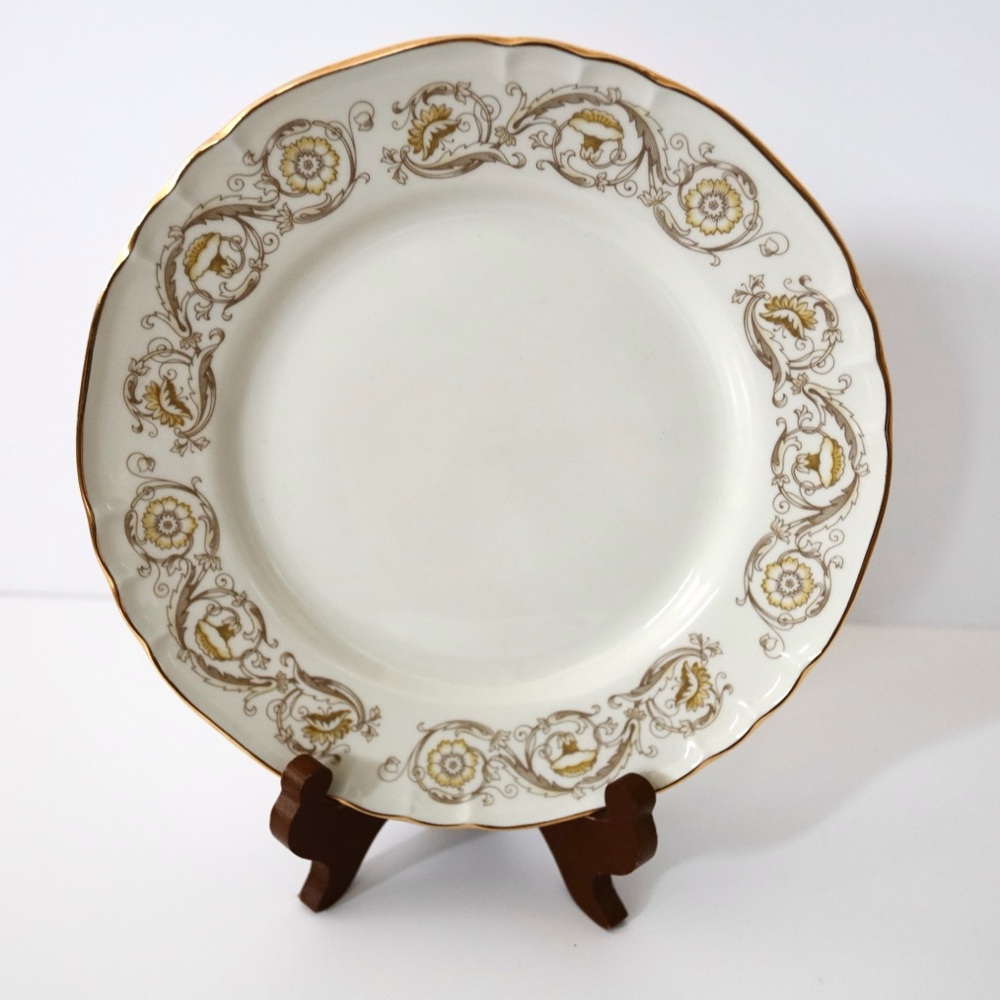 Richard Ginori F-4 Italy Porcelain Dinner Plate 9.5”,‎ Yellow Gold Flower & Leaf